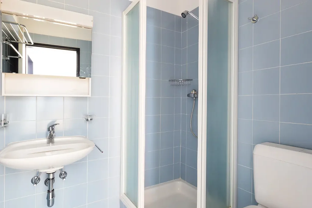 image of a 1970s shower that is outdated and needs to be remodel